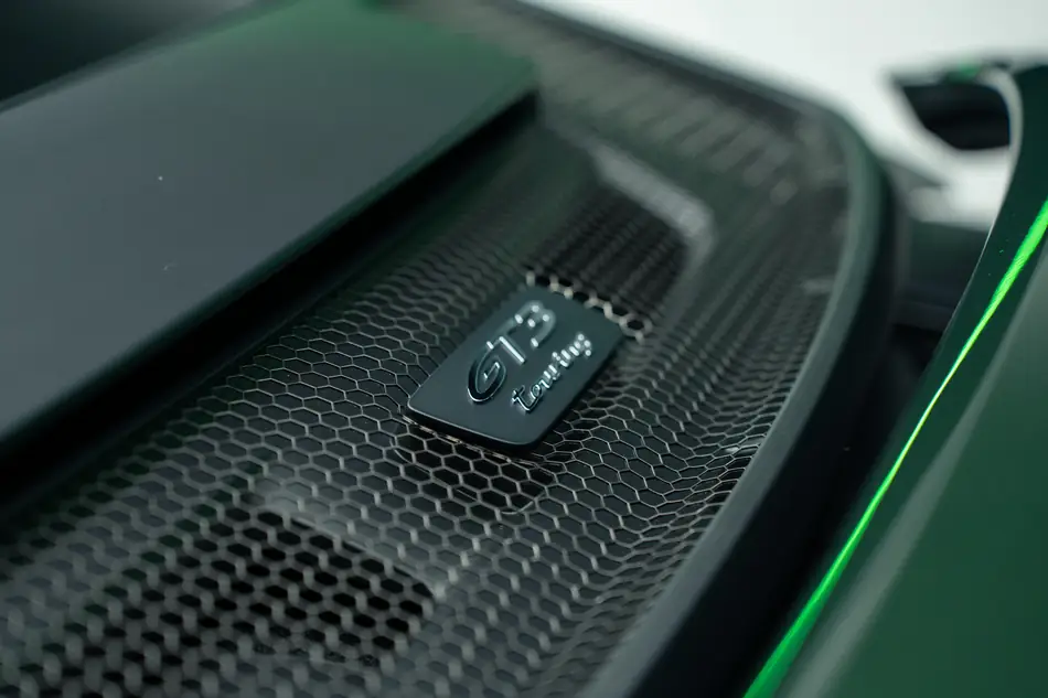 Badge GT3 Touring sur la grille arrière de la 992.2