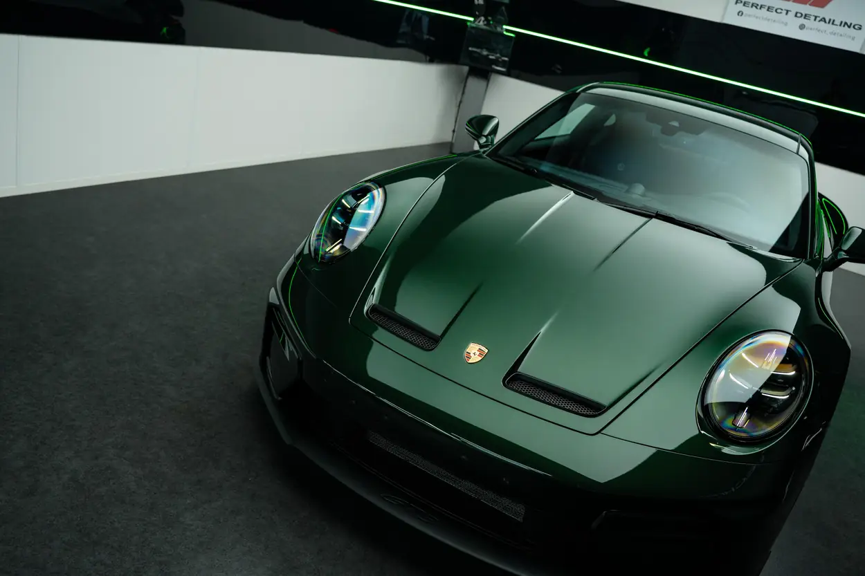Porsche 911 GT3 992.2 Touring vue de trois quarts avant
